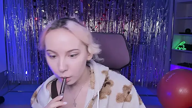 JasmineMilko online show from 03-19-25, 05:08