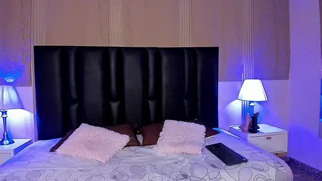 Snapshot of Milf_meli chatting on 12-03-25, 07:12 Milf meli online show from 12-03-25, 07:12