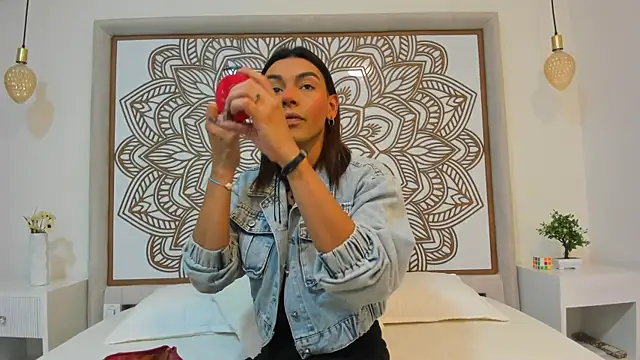 Snapshot of Maiskeen_Zamara chatting on 12-10-24, 08:49 Maiskeen Zamara online show from 12-10-24, 08:49