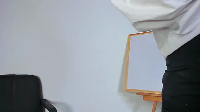 Snapshot of EngelStone chatting on 01-18-25, 07:48 EngelStone online show from 01-18-25, 07:48