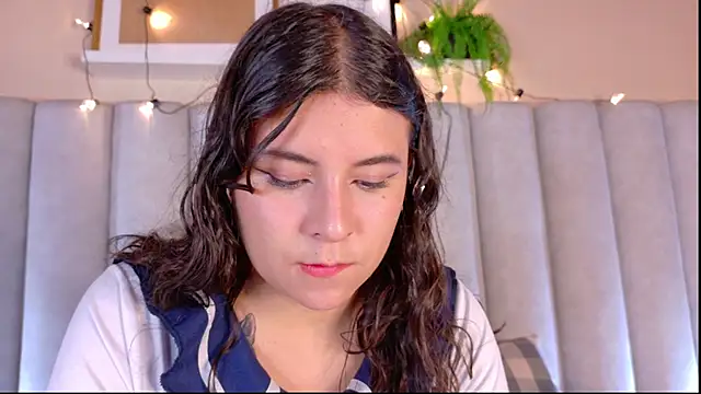 Snapshot of EngelStone chatting on 09-18-25, 07:38 EngelStone online show from 09-18-25, 07:38