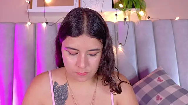 Snapshot of EngelStone chatting on 09-20-25, 08:32 EngelStone online show from 09-20-25, 08:32