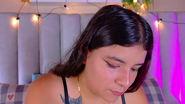 Snapshot of EngelStone chatting on 09-27-25, 07:30 EngelStone online show from 09-27-25, 07:30