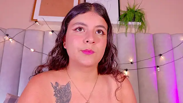 Snapshot of EngelStone chatting on 11-25-25, 07:36 EngelStone online show from 11-25-25, 07:36