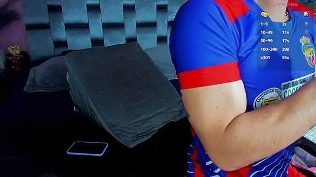 Snapshot of Piggy_Eddy chatting on 01-28-25, 01:38 Piggy Eddy online show from 01-28-25, 01:38