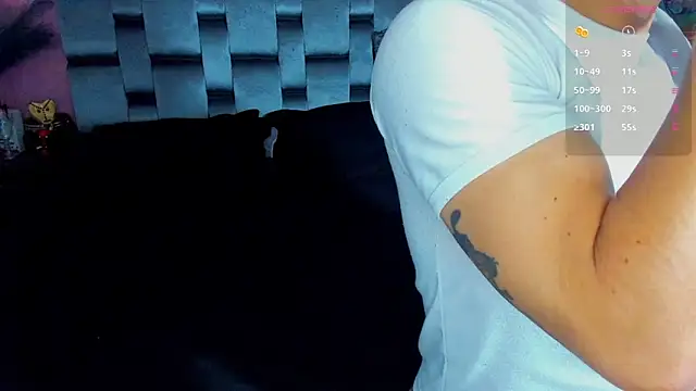 Snapshot of Piggy_Eddy chatting on 02-06-25, 02:26 Piggy Eddy online show from 02-06-25, 02:26