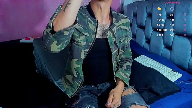 Snapshot of Piggy_Eddy chatting on 02-24-25, 01:46 Piggy Eddy online show from 02-24-25, 01:46