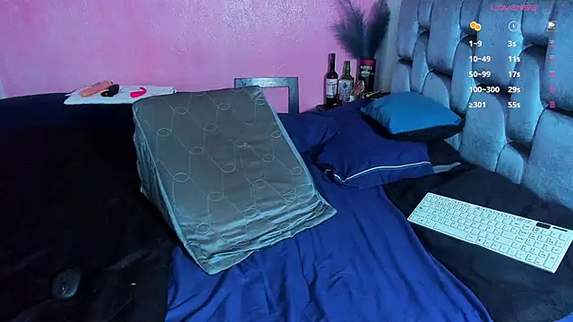 Snapshot of Piggy_Eddy chatting on 03-01-25, 01:11 Piggy Eddy online show from 03-01-25, 01:11