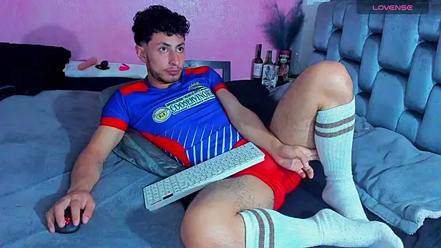 Snapshot of Piggy_Eddy chatting on 03-04-25, 02:06 Piggy Eddy online show from 03-04-25, 02:06