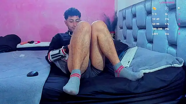 Snapshot of Piggy_Eddy chatting on 03-05-25, 12:44 Piggy Eddy online show from 03-05-25, 12:44