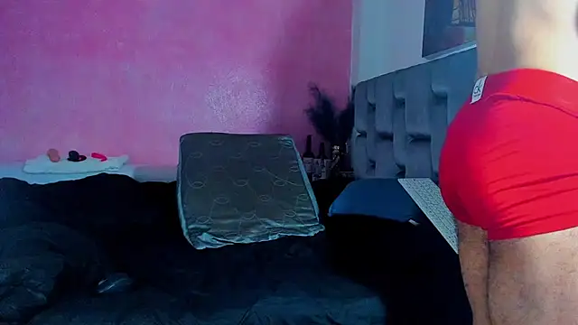 Snapshot of Piggy_Eddy chatting on 03-19-25, 02:37 Piggy Eddy online show from 03-19-25, 02:37