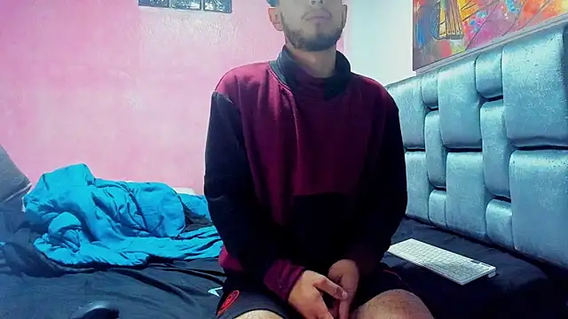 Snapshot of Piggy_Eddy chatting on 03-20-25, 02:19 Piggy Eddy online show from 03-20-25, 02:19