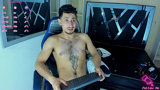 Snapshot of Piggy_Eddy chatting on 09-22-25, 03:41 Piggy Eddy online show from 09-22-25, 03:41