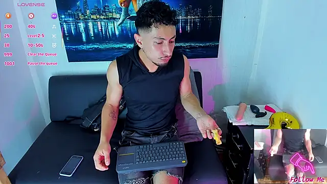 Snapshot of Piggy_Eddy chatting on 10-05-25, 03:32 Piggy Eddy online show from 10-05-25, 03:32