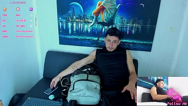 Snapshot of Piggy_Eddy chatting on 10-10-25, 09:14 Piggy Eddy online show from 10-10-25, 09:14