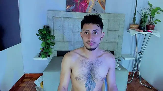 Snapshot of Piggy_Eddy chatting on 10-17-25, 08:11 Piggy Eddy online show from 10-17-25, 08:11