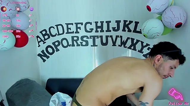 Snapshot of Piggy_Eddy chatting on 10-19-25, 08:42 Piggy Eddy online show from 10-19-25, 08:42