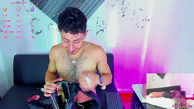 Snapshot of Piggy_Eddy chatting on 11-24-25, 08:41 Piggy Eddy online show from 11-24-25, 08:41