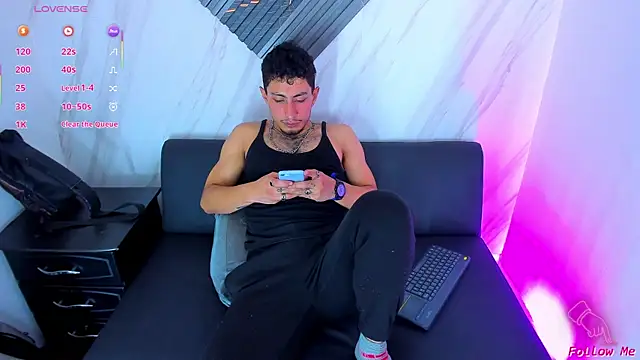 Snapshot of Piggy_Eddy chatting on 12-03-25, 08:29 Piggy Eddy online show from 12-03-25, 08:29