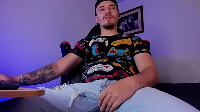 Snapshot of james_connor2 chatting on 01-05-25, 05:41 james connor2 online show from 01-05-25, 05:41