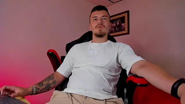 Snapshot of james_connor2 chatting on 02-05-25, 06:37 james connor2 online show from 02-05-25, 06:37