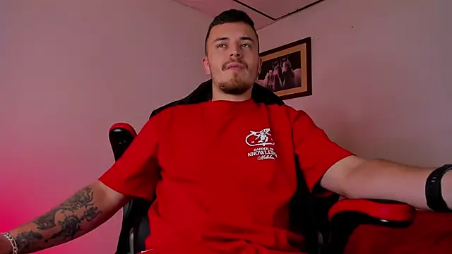 Snapshot of james_connor2 chatting on 02-06-25, 06:56 james connor2 online show from 02-06-25, 06:56