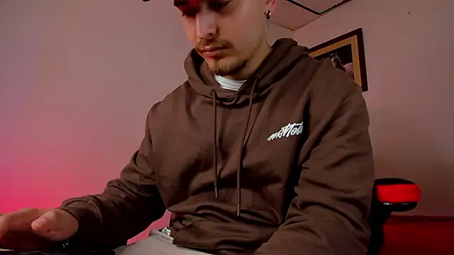 Snapshot of james_connor2 chatting on 02-15-25, 07:28 james connor2 online show from 02-15-25, 07:28