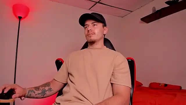 Snapshot of james_connor2 chatting on 10-18-25, 07:03 james connor2 online show from 10-18-25, 07:03