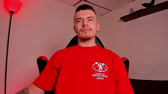 Snapshot of james_connor2 chatting on 10-23-25, 08:18 james connor2 online show from 10-23-25, 08:18