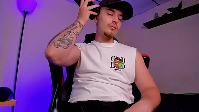 Snapshot of james_connor2 chatting on 11-05-25, 07:14 james connor2 online show from 11-05-25, 07:14