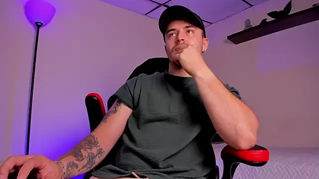 Snapshot of james_connor2 chatting on 11-10-25, 06:40 james connor2 online show from 11-10-25, 06:40