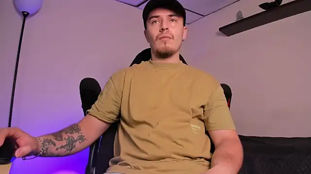 Snapshot of james_connor2 chatting on 11-29-25, 08:01 james connor2 online show from 11-29-25, 08:01