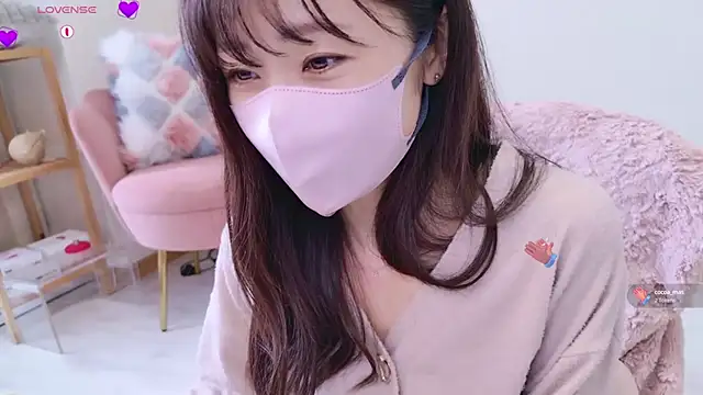 Snapshot of meg_0901 chatting on 03-15-25, 12:04 meg 0901 online show from 03-15-25, 12:04