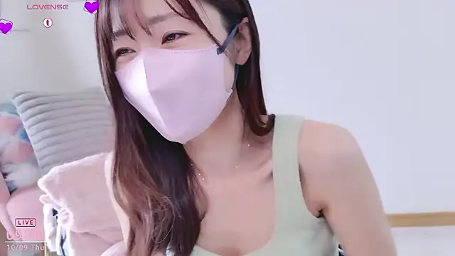 Snapshot of meg_0901 chatting on 10-09-25, 12:52 meg 0901 online show from 10-09-25, 12:52