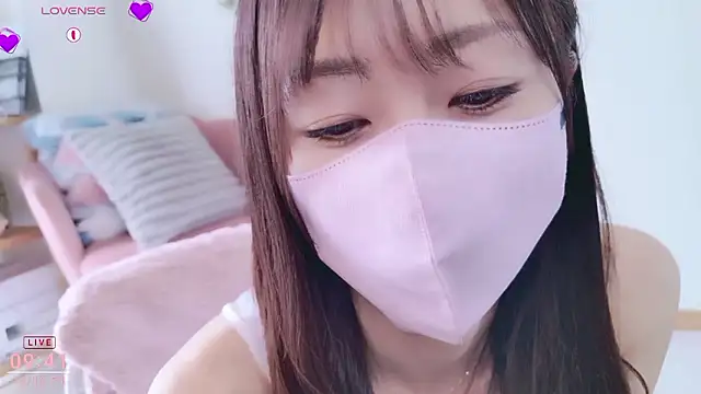 Snapshot of meg_0901 chatting on 10-10-25, 12:42 meg 0901 online show from 10-10-25, 12:42