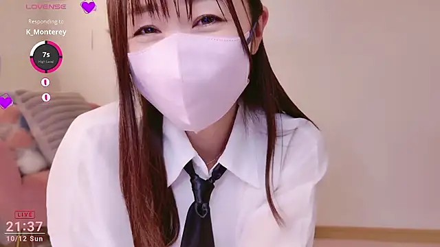 Snapshot of meg_0901 chatting on 10-12-25, 12:37 meg 0901 online show from 10-12-25, 12:37