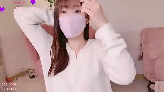 Snapshot of meg_0901 chatting on 10-19-25, 12:50 meg 0901 online show from 10-19-25, 12:50