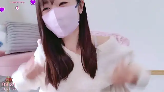 Snapshot of meg_0901 chatting on 10-21-25, 12:33 meg 0901 online show from 10-21-25, 12:33