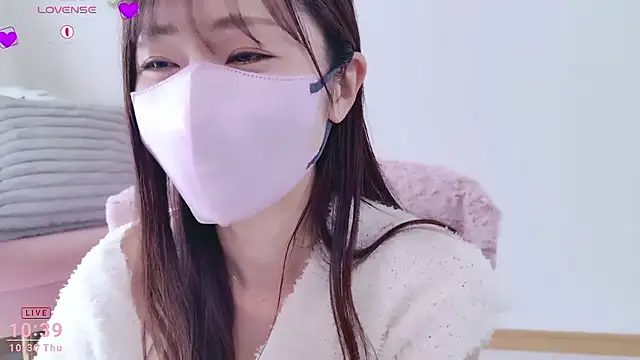 Snapshot of meg_0901 chatting on 10-30-25, 01:40 meg 0901 online show from 10-30-25, 01:40