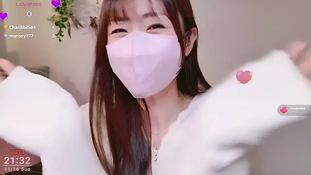 Snapshot of meg_0901 chatting on 11-16-25, 12:33 meg 0901 online show from 11-16-25, 12:33