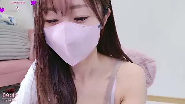 Snapshot of meg_0901 chatting on 11-19-25, 12:43 meg 0901 online show from 11-19-25, 12:43