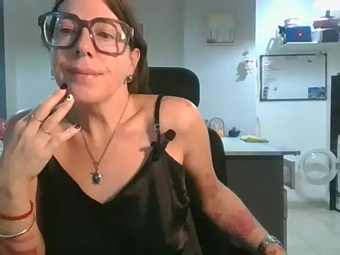 Snapshot of Calentandote chatting on 06-12-26, 08:35 Calentandote online show from 06-12-26, 08:35