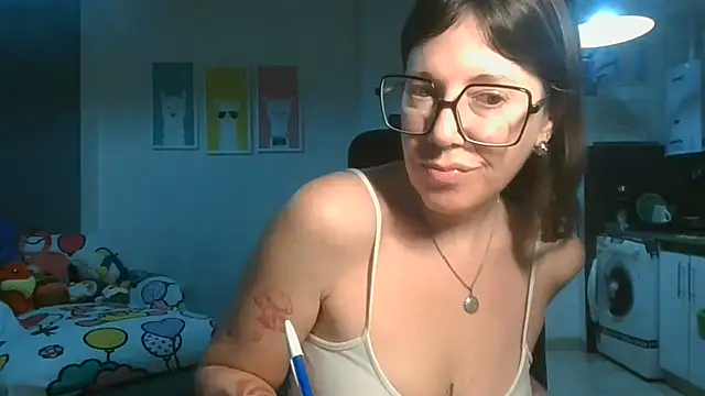Snapshot of Calentandote chatting on 07-28-26, 10:43 Calentandote online show from 07-28-26, 10:43