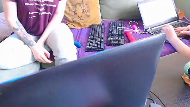 Caroline1995 online show from 03-20-25, 12:00