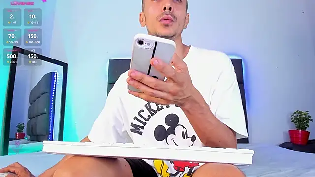 Snapshot of steven_hott8 chatting on 02-27-25, 04:32 steven hott8 online show from 02-27-25, 04:32