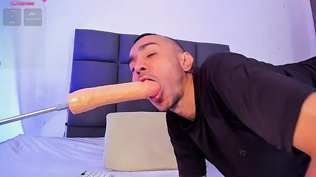 Snapshot of steven_hott8 chatting on 03-20-25, 12:53 steven hott8 online show from 03-20-25, 12:53