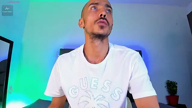 Snapshot of steven_hott8 chatting on 09-10-25, 04:23 steven hott8 online show from 09-10-25, 04:23