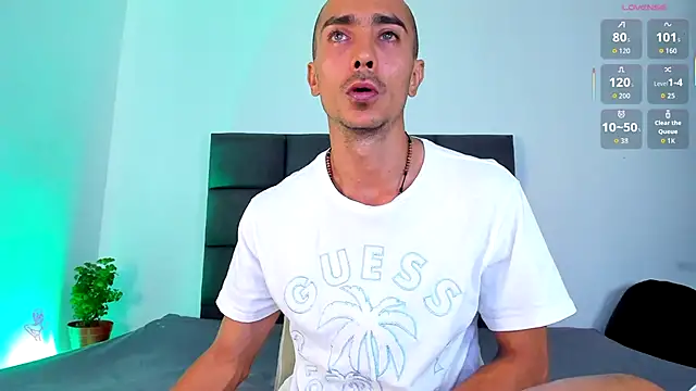 Snapshot of steven_hott8 chatting on 12-15-25, 04:11 steven hott8 online show from 12-15-25, 04:11