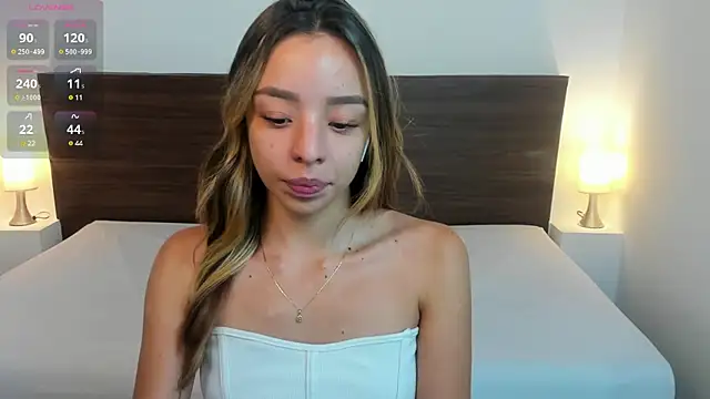 Snapshot of AliceRoss0 chatting on 02-06-25, 08:23 AliceRoss0 online show from 02-06-25, 08:23