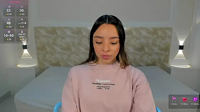 Snapshot of AliceRoss0 chatting on 10-17-25, 08:22 AliceRoss0 online show from 10-17-25, 08:22